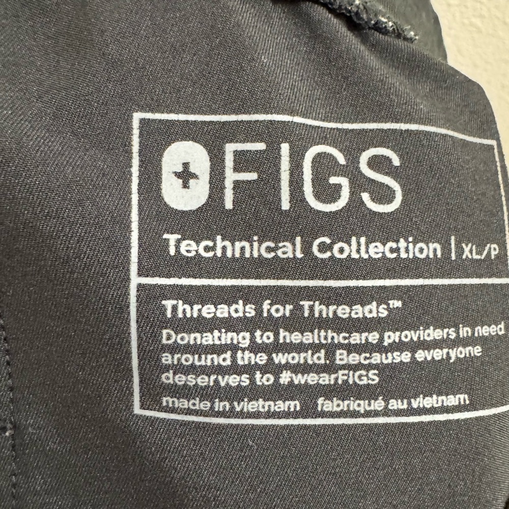 FIGS Technical Collection Black Scrub Set | Top XL + Jogger Pants XL - Picture 4 of 4